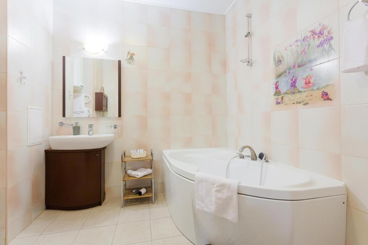 Navit Apartments With Breakfast, Near The Railway Station, The City Center, The Park Kyiv Exterior photo