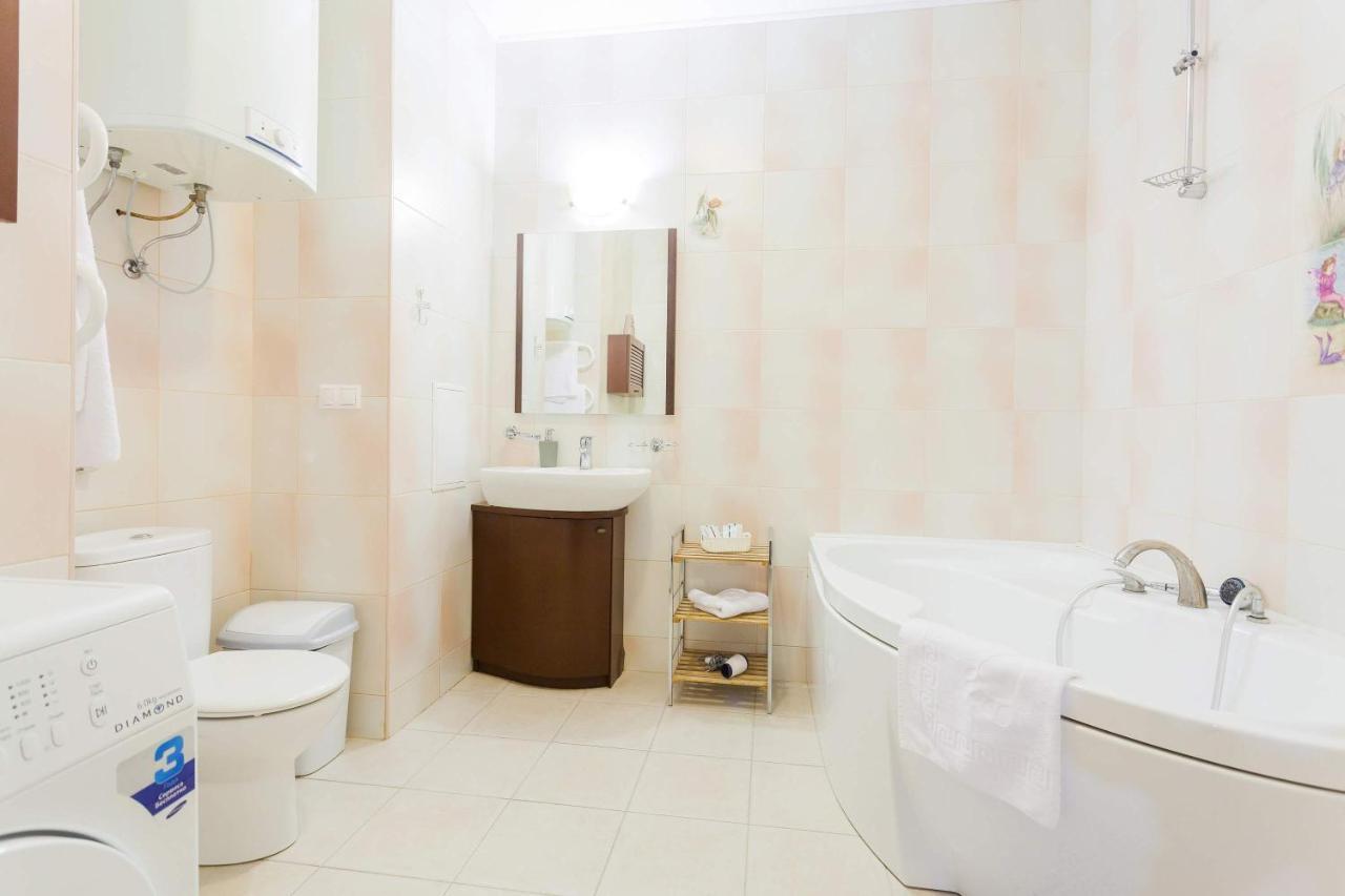 Navit Apartments With Breakfast, Near The Railway Station, The City Center, The Park Kyiv Exterior photo